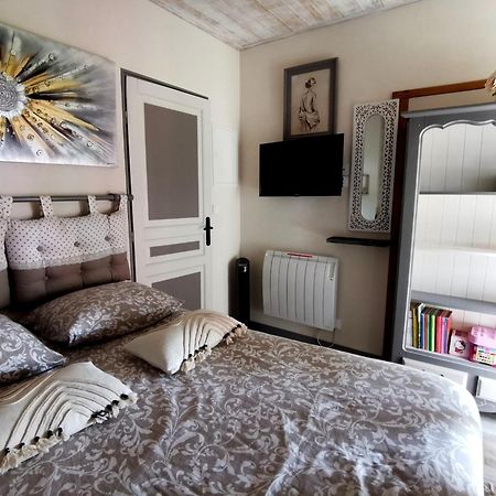Gite De Charme Dans Un Cadre Calme Et Reposant Châtellerault Esterno foto