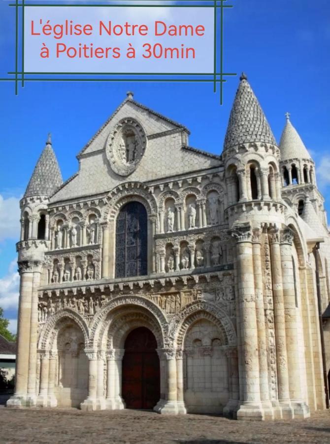 Gite De Charme Dans Un Cadre Calme Et Reposant Châtellerault Esterno foto